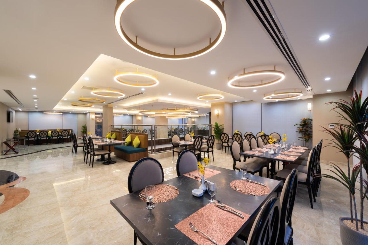 Warwick Riyadh Hotel Exterior foto