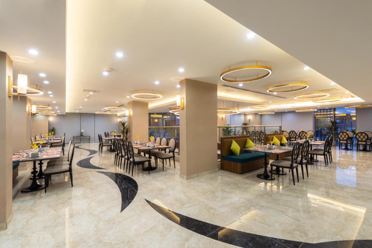 Warwick Riyadh Hotel Exterior foto